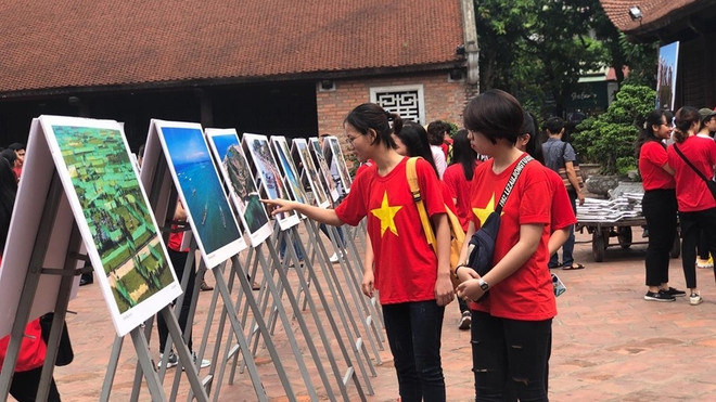 Ouverture d'une exposition de photos sur l'île de Ly Son ảnh 1