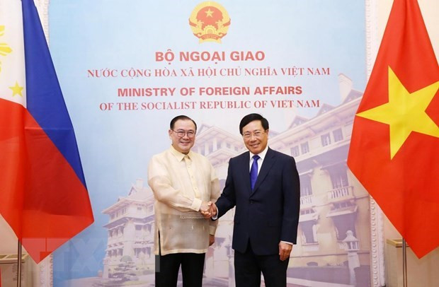 Les chefs de la diplomatie vietnamien et philippin s’entretiennent à Hanoi ảnh 1 Les chefs de la diplomatie vietnamien et philippin s’entretiennent à Hanoi ảnh 1