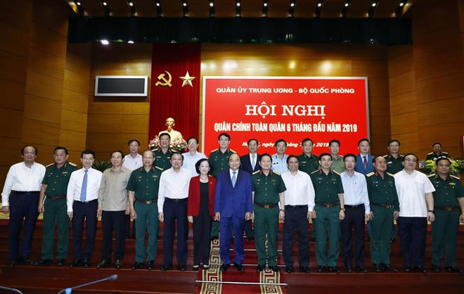 Le PM Nguyên Xuân Phuc assiste à la conférence politico-militaire de l’armée ảnh 2 Le PM Nguyên Xuân Phuc assiste à la conférence politico-militaire de l’armée ảnh 2
