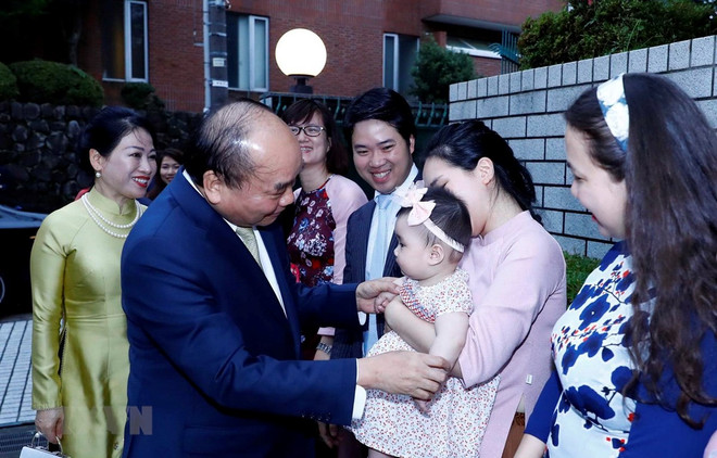 Le Premier ministre rencontre des Vietnamiens au Japon ảnh 1 Le Premier ministre rencontre des Vietnamiens au Japon ảnh 1
