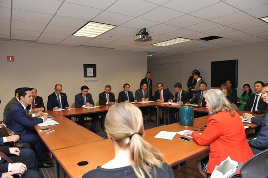 Pour promouvoir la coopération entre les localités vietnamiennes et américaines ảnh 1