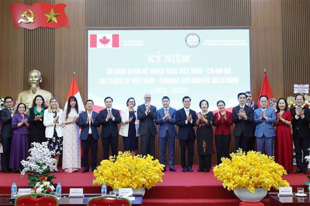 Une rencontre d'amitié pour célébrer les relations diplomatiques Vietnam - Canada ảnh 1