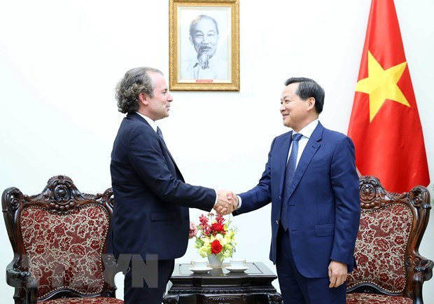 Le vice-PM Le Minh Khai reçoit le directeur général du groupe américain Rosen Partners LLC ảnh 1 Le vice-PM Le Minh Khai reçoit le directeur général du groupe américain Rosen Partners LLC ảnh 1