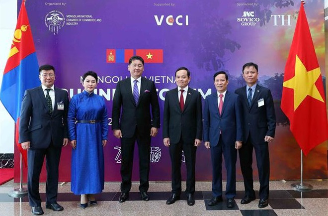 Le président mongol assiste à un forum d’affaires Vietnam-Mongolie ảnh 1 Le président mongol assiste à un forum d’affaires Vietnam-Mongolie ảnh 1