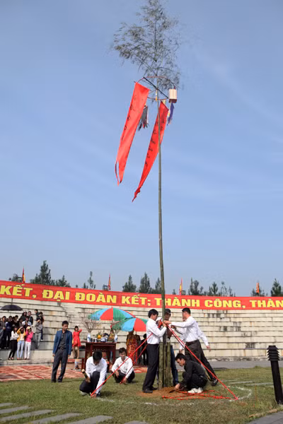 Cây nêu – la perche rituelle du Têt ảnh 2 Cây nêu – la perche rituelle du Têt ảnh 2