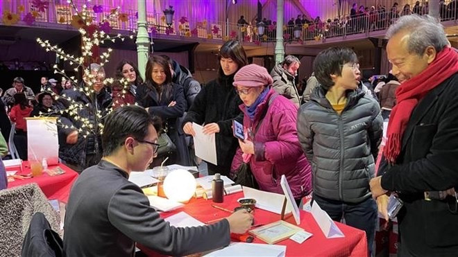 Les ressortissants vietnamiens en France et en Allemagne célèbrent le Têt ảnh 2 Les ressortissants vietnamiens en France et en Allemagne célèbrent le Têt ảnh 2