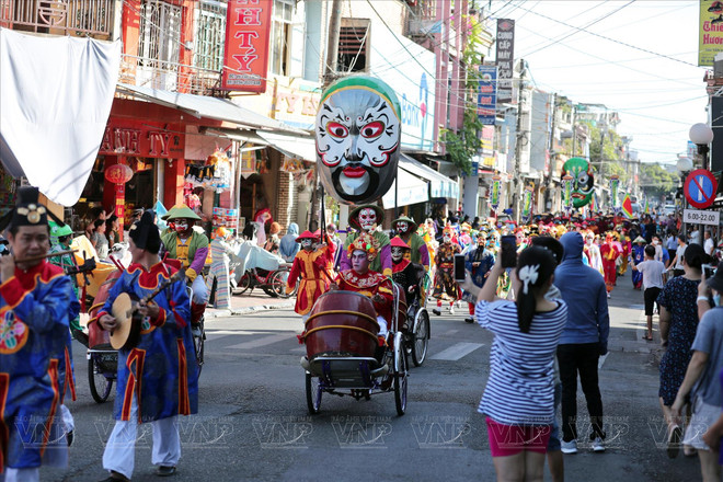 Les artistes donnent une seconde jeunesse au tuông royal de Huê ảnh 2