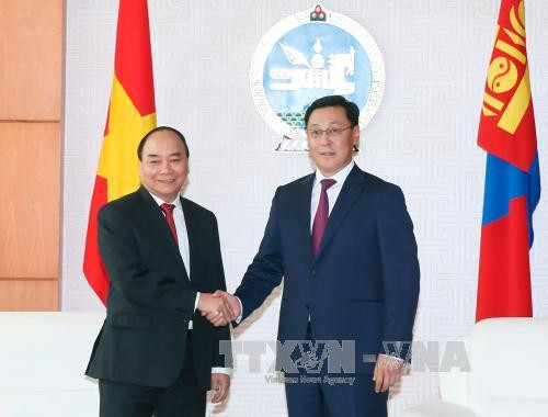 Entretien entre les Premiers ministres vietnamien et mongol ảnh 1 Entretien entre les Premiers ministres vietnamien et mongol ảnh 1