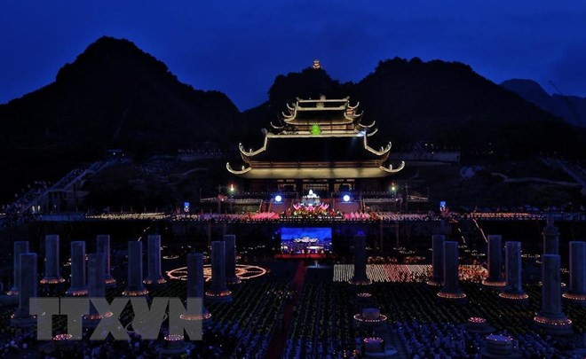 Vesak de l’ONU 2019 : fête de lanternes flottantes pour prier pour la paix ảnh 1 Vesak de l’ONU 2019 : fête de lanternes flottantes pour prier pour la paix ảnh 1