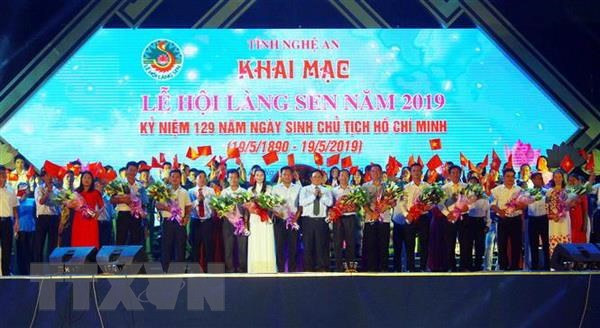 Le Festival du village Sen célèbre l’anniversaire de l’Oncle Hô ảnh 1 Le Festival du village Sen célèbre l’anniversaire de l’Oncle Hô ảnh 1