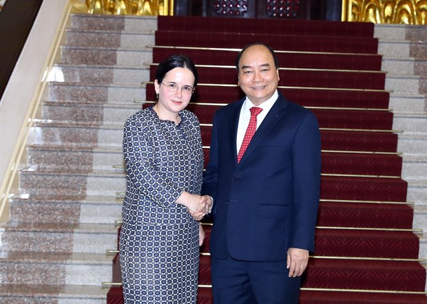 Le PM Nguyên Xuân Phuc reçoit la secrétaire d’État aux AE de Roumanie ảnh 1 Le PM Nguyên Xuân Phuc reçoit la secrétaire d’État aux AE de Roumanie ảnh 1