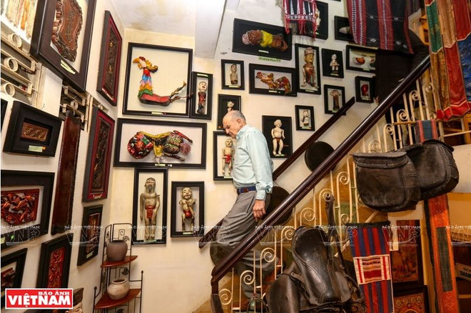 Mark Rapport, collectionneur d’objets des ethnies minoritaires et fier de l’être ảnh 2 Mark Rapport, collectionneur d’objets des ethnies minoritaires et fier de l’être ảnh 2