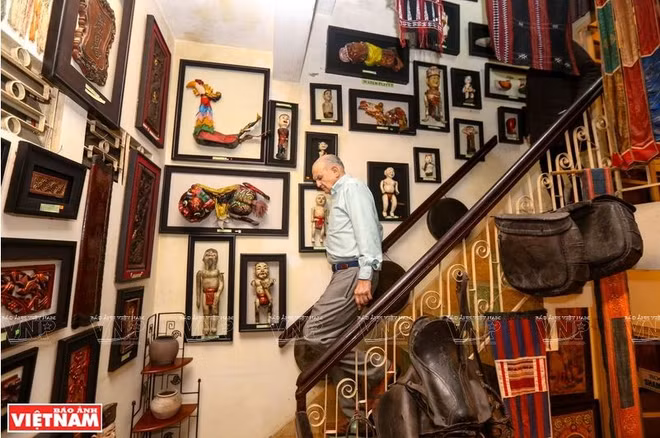 Mark Rapport, collectionneur d’objets des ethnies minoritaires et fier de l’être ảnh 2 Mark Rapport, collectionneur d’objets des ethnies minoritaires et fier de l’être ảnh 2