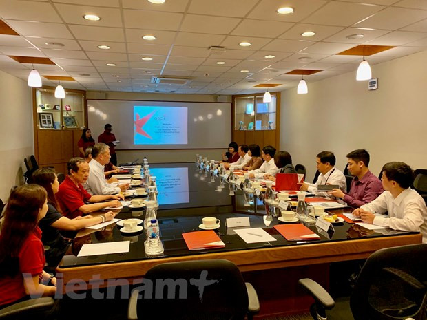Vietnam et Singapour promeuvent les échanges entre les deux peuples ảnh 1 Vietnam et Singapour promeuvent les échanges entre les deux peuples ảnh 1