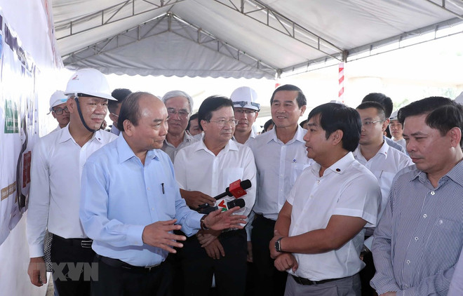 Le PM se rend sur le chantier de l’autoroute Trung Luong-My Thuân ảnh 1 Le PM se rend sur le chantier de l’autoroute Trung Luong-My Thuân ảnh 1