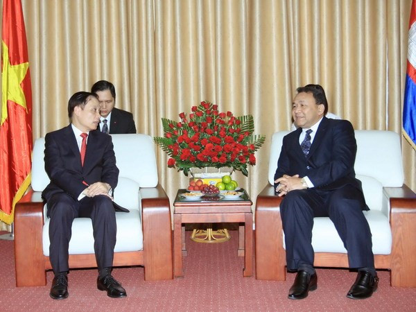 Le Vietnam salue la 62e fête nationale du Cambodge ảnh 1 Le Vietnam salue la 62e fête nationale du Cambodge ảnh 1