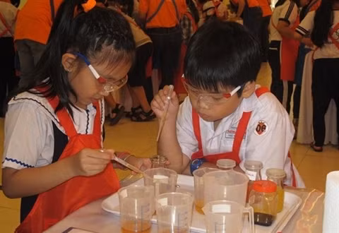 Quand les enfants font des expériences scientifiques ảnh 1