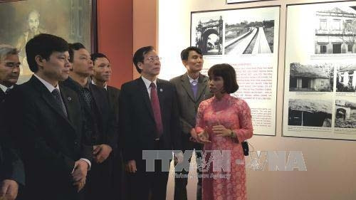 Exposition sur le Président Hô Chi Minh et la résistance nationale à Van Phuc ảnh 1 Exposition sur le Président Hô Chi Minh et la résistance nationale à Van Phuc ảnh 1