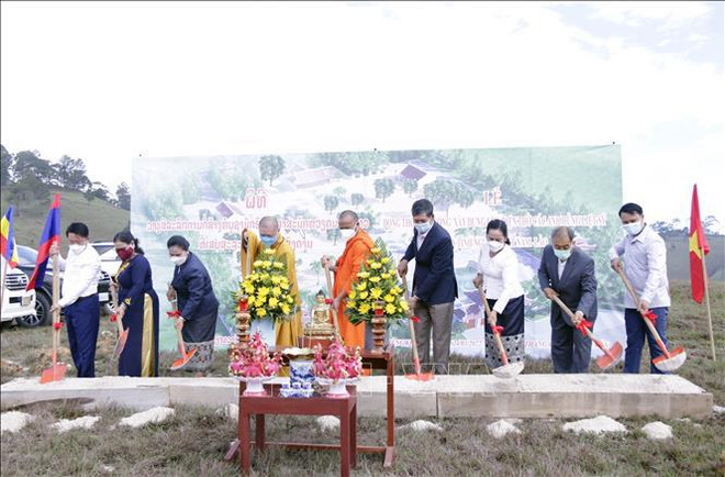 Mise en chantier du temple dédié aux martyrs vietnamiens et laos à Xiengkhuang ảnh 1 Mise en chantier du temple dédié aux martyrs vietnamiens et laos à Xiengkhuang ảnh 1