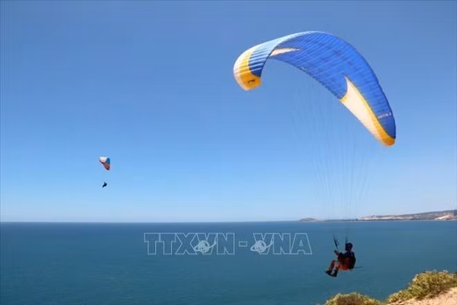 Binh Thuân séduit les pratiquants de parapent ảnh 1