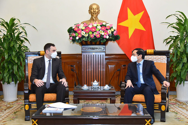 Le Vietnam propose à la Pologne de soutenir la protection des Vietnamiens évacués d’Ukraine ảnh 1 Le Vietnam propose à la Pologne de soutenir la protection des Vietnamiens évacués d’Ukraine ảnh 1