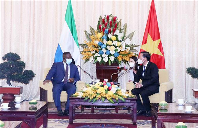 Le président du Comité populaire de Hô Chi Minh-Ville reçoit le président de Sierra Leone ảnh 1 Le président du Comité populaire de Hô Chi Minh-Ville reçoit le président de Sierra Leone ảnh 1