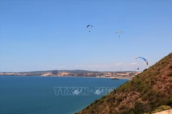 Binh Thuân séduit les pratiquants de parapent ảnh 3