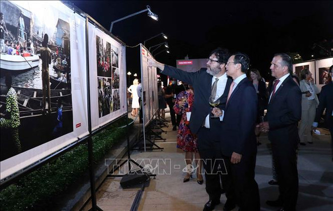 Les meilleures photographies de presse du monde en 2021 exposées à Hô Chi Minh-Ville ảnh 2