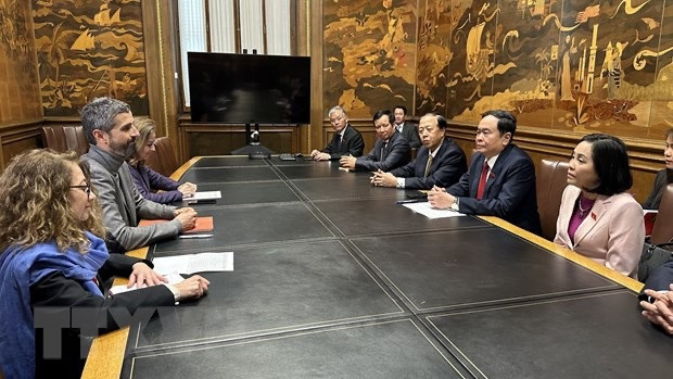 Le vice-président permanent de l'AN Tran Thanh Man en visite de travail à Barcelone ảnh 2 Le vice-président permanent de l'AN Tran Thanh Man en visite de travail à Barcelone ảnh 2