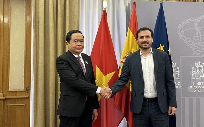 Le vice-président permanent de l'AN s'entretient avec des dirigeants du parlement espagnol ảnh 3 Le vice-président permanent de l'AN s'entretient avec des dirigeants du parlement espagnol ảnh 3