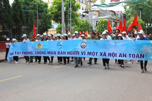 đ Ădito : Le Vietnam s'efforce de lutter contre la traite des ĂȘtres humains áșŁnh 2 đ Ădito : Le Vietnam s'efforce de lutter contre la traite des ĂȘtres humains áșŁnh 2