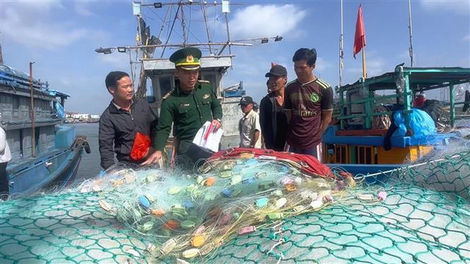 Bà Ria-Vung Tàu et Quang Ngai luttent résolument contre la pêche INN ảnh 2 Bà Ria-Vung Tàu et Quang Ngai luttent résolument contre la pêche INN ảnh 2