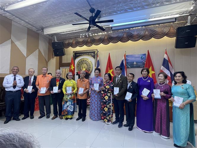 Des Viet-kieu en Thaïlande s’orientent vers les eaux et les îles de leur pays d’origine ảnh 1 Des Viet-kieu en Thaïlande s’orientent vers les eaux et les îles de leur pays d’origine ảnh 1