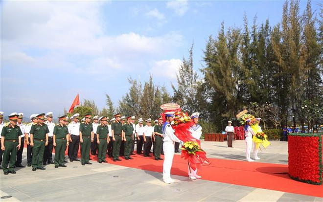 À Khanh Hoa, hommage aux héros morts sur l’île de Gac Ma ảnh 2 À Khanh Hoa, hommage aux héros morts sur l’île de Gac Ma ảnh 2