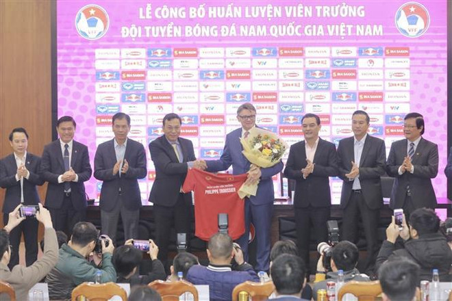 Philippe Troussier devient officiellement sélectionneur de l'équipe de football du Vietnam ảnh 1 Philippe Troussier devient officiellement sélectionneur de l'équipe de football du Vietnam ảnh 1