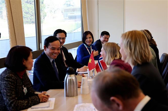 Le vice-Premier ministre Trân Luu Quang rencontre des dirigeants de pays à Genève ảnh 3 Le vice-Premier ministre Trân Luu Quang rencontre des dirigeants de pays à Genève ảnh 3