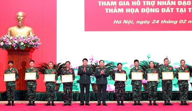 Distinction des forces participant aux missions de sauvetage en Turquie ảnh 2 Distinction des forces participant aux missions de sauvetage en Turquie ảnh 2