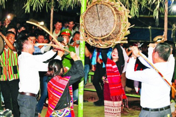 Quang Binh préserve les valeurs culturelles associées au développement touristique ảnh 1 Quang Binh préserve les valeurs culturelles associées au développement touristique ảnh 1