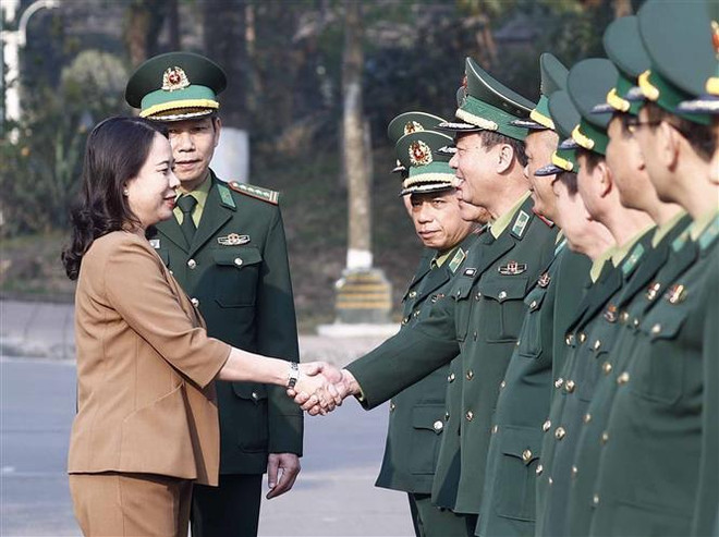 La présidente p.i travaille avec l'Académie de garde-frontière du Vietnam ảnh 1 La présidente p.i travaille avec l'Académie de garde-frontière du Vietnam ảnh 1