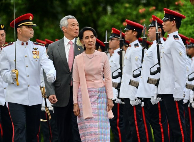 La conseillère d'État du Myanmar effectue une visite officielle à Singapour ảnh 1 La conseillère d'État du Myanmar effectue une visite officielle à Singapour ảnh 1