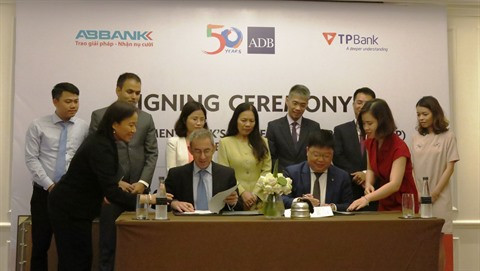 La BAD accorde les soutiens financiers aux banques An Binh et Tiên Phong ảnh 2