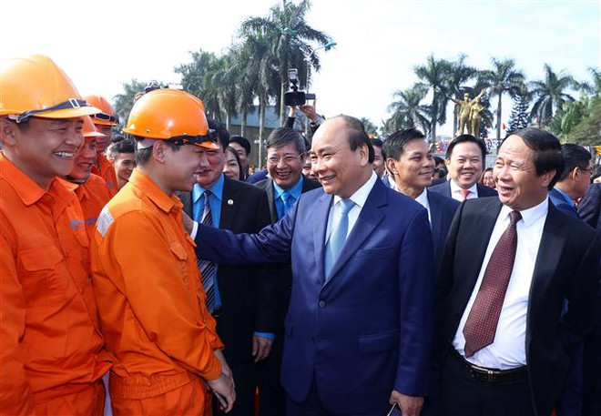 Le Premier ministre Nguyên Xuân Phuc salue les apports des ouvriers ảnh 2 Le Premier ministre Nguyên Xuân Phuc salue les apports des ouvriers ảnh 2