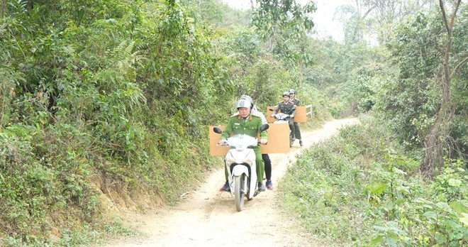 Des efforts pour l'alphabétisation des Mông à Cao Bang ảnh 2 Des efforts pour l'alphabétisation des Mông à Cao Bang ảnh 2