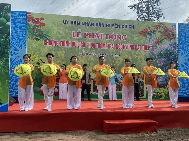 Ouverture du programme touristique "Fleurs parfumées, fruits délicieux de la terre de fer" ảnh 1 Ouverture du programme touristique "Fleurs parfumées, fruits délicieux de la terre de fer" ảnh 1