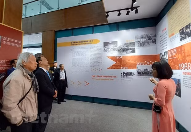 Plus de 200 documents sur la Conférence de Paris exposés à Hanoï ảnh 1