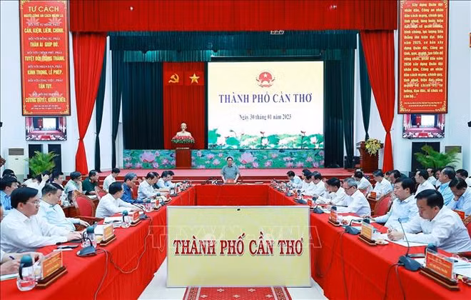 Le PM appelle à accélérer la construction des autoroutes dans le delta du Mékong ảnh 2