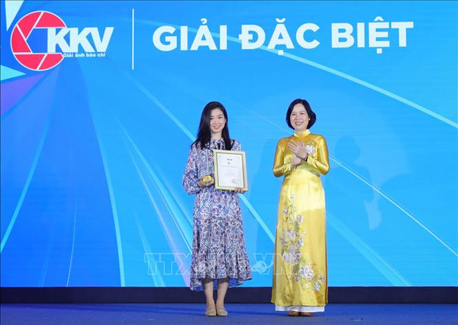 Remise des Prix de photos de presse "Moment d'or" de la VNA ảnh 1 Remise des Prix de photos de presse "Moment d'or" de la VNA ảnh 1