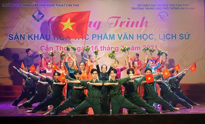 Cân Tho: Quand des œuvres littéraires et historiques sont adaptées au théâtre ảnh 1 Cân Tho: Quand des œuvres littéraires et historiques sont adaptées au théâtre ảnh 1
