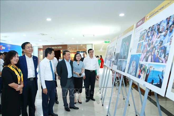 Remise des Prix de photos de presse "Moment d'or" de la VNA ảnh 2 Remise des Prix de photos de presse "Moment d'or" de la VNA ảnh 2