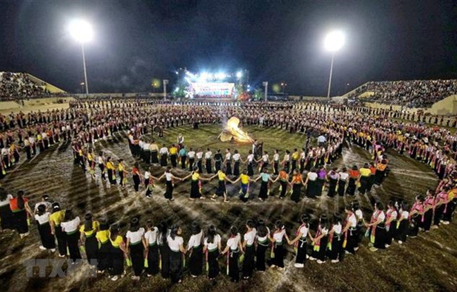 L'art xoè, une danse unique de l’ethnie Thai dans le Nord-Ouest ảnh 1
